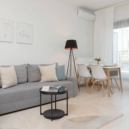 Sarmacka Apartment With Balcony Warsaw Wilanow By Noclegi Renters Exterior photo